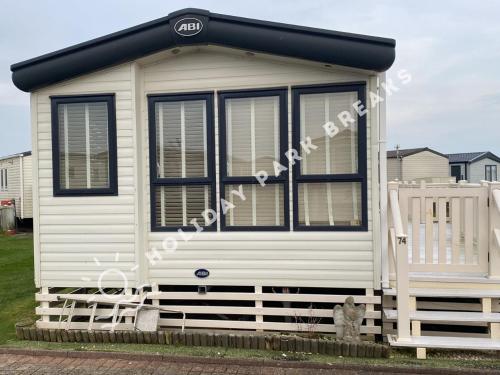 Seascape 3 Bedrooms West Sands at Seal Bay in Chichester, United Kingdom