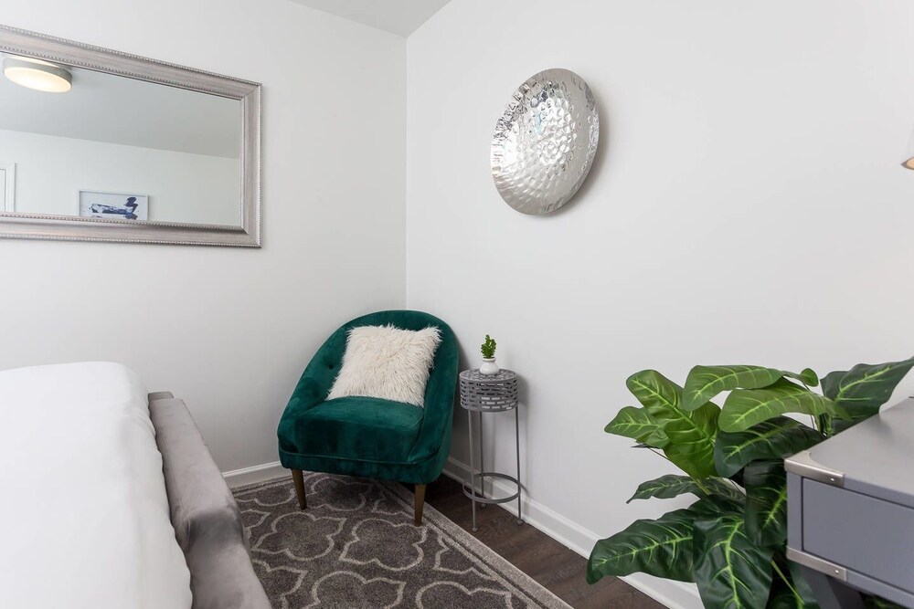 10 BRs Comprised of 2 5BR Suites by Domio - photo 23