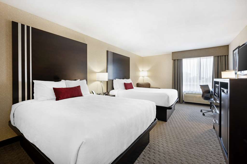 Best Western Plus Howe Inn - photo 31