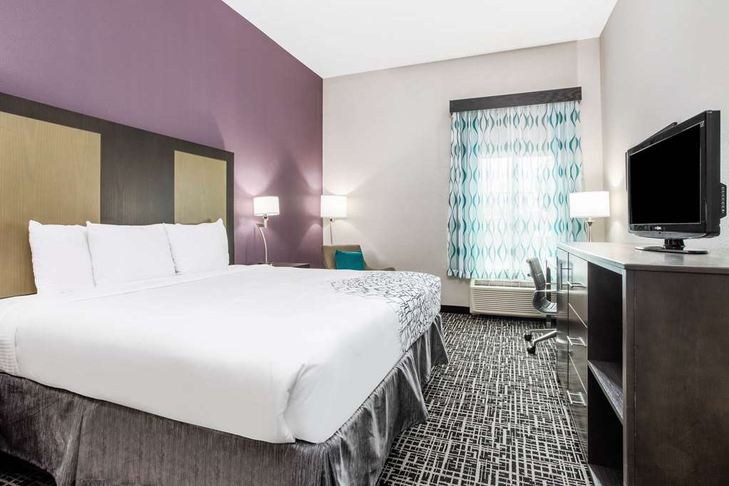 La Quinta Inn & Suites by Wyndham Hillsboro - photo 12
