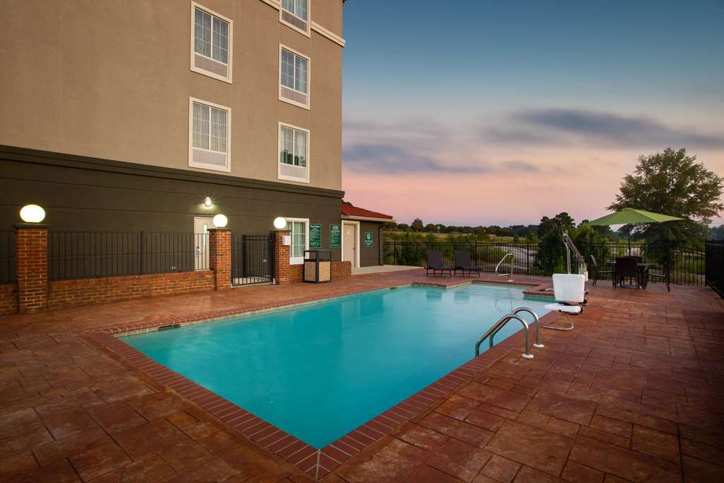La Quinta Inn & Suites by Wyndham Tupelo - photo 9