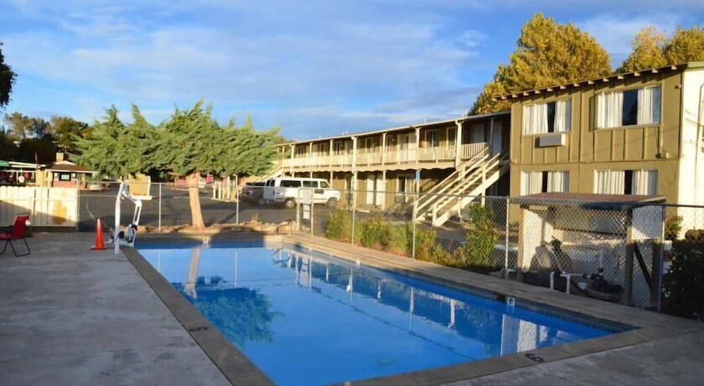 Lamplighter Motel - photo 20