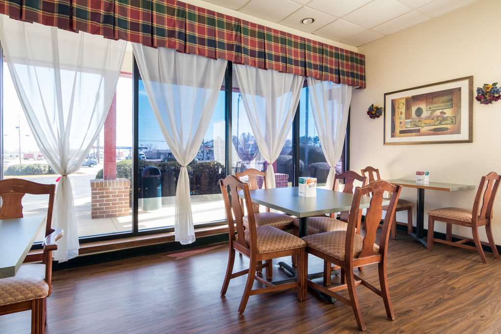 Econo Lodge Inn & Suites Conference Center - photo 28