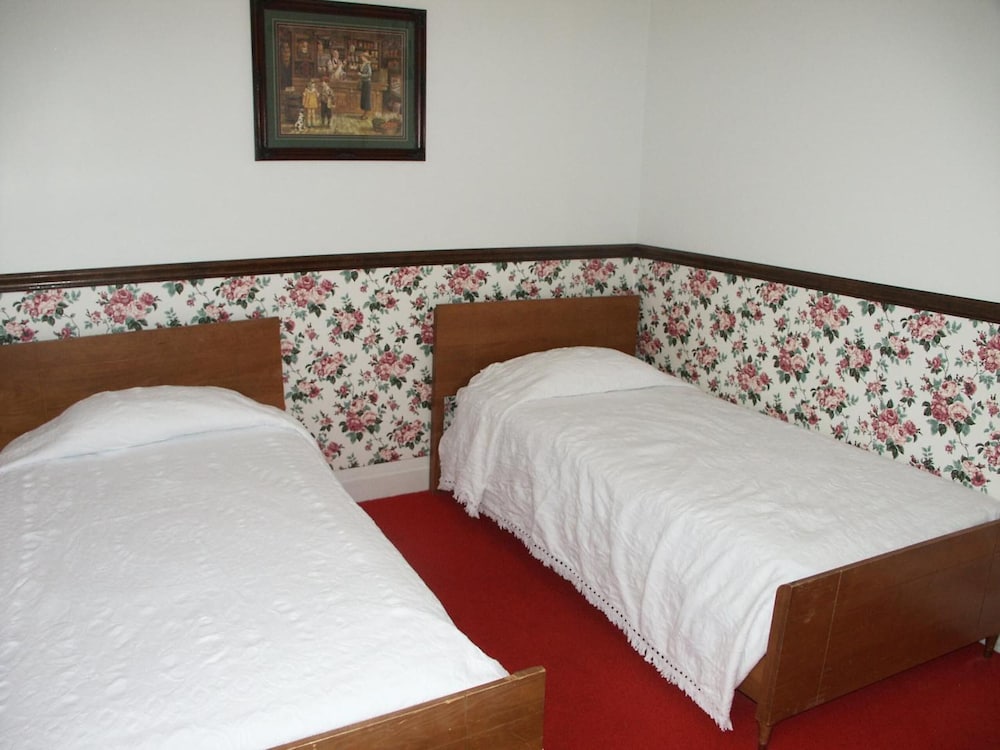 Bridgeport Inn - photo 13