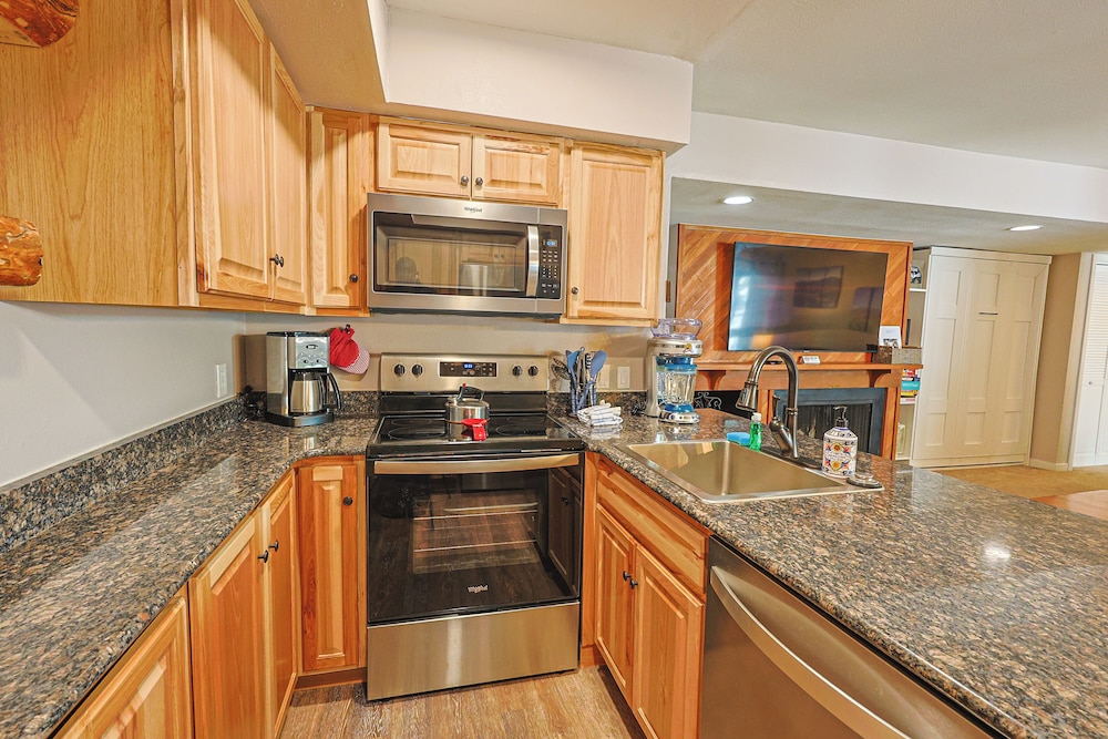 Wild Irishman 2 bed 2 bath Sleeps 9 WIBH - photo 51