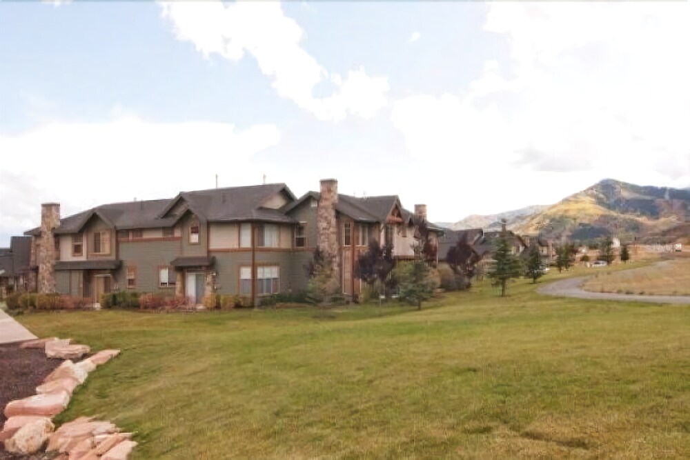 Fox Pointe At Redstone By Lespri Management — 4-Star Luxury Hotel in Bridgeport, United States