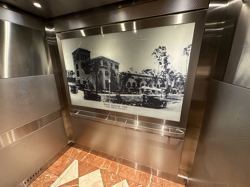 Chateaubleau Hotel - photo 32