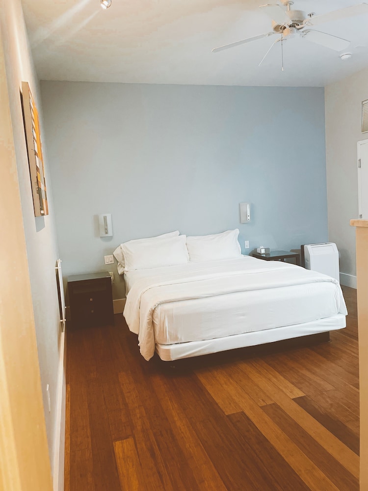 Pacific Blue Inn pet-friendly hotel Santa Cruz