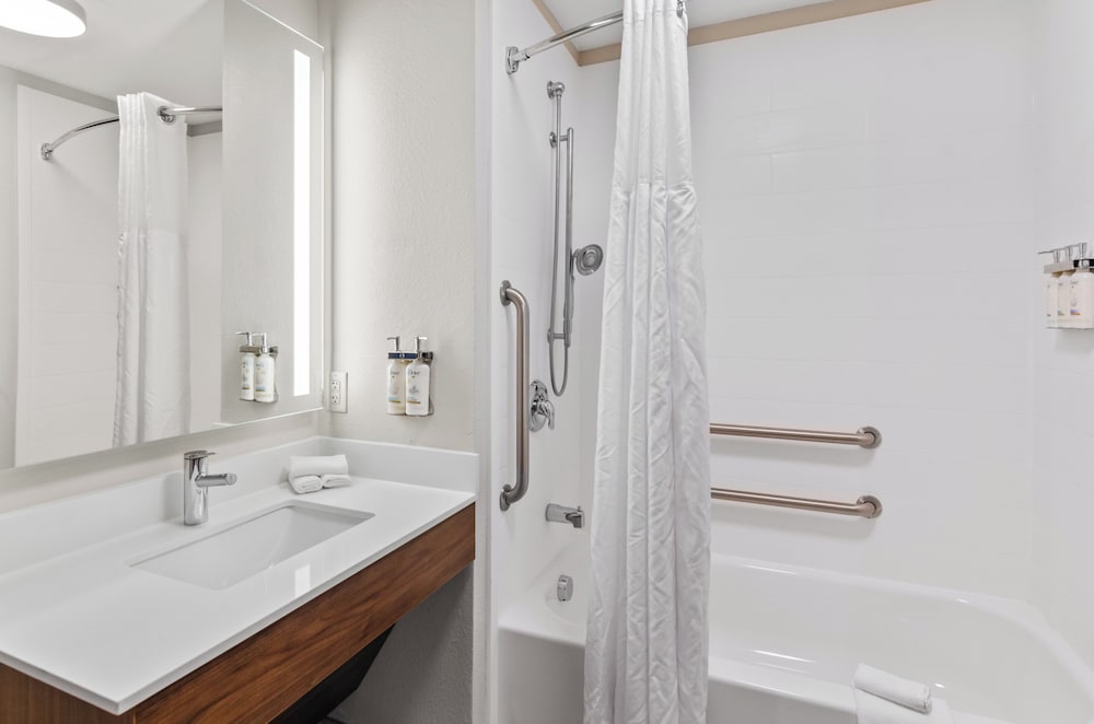 Holiday Inn Express Hotel & Suites Mount Airy by IHG - photo 17