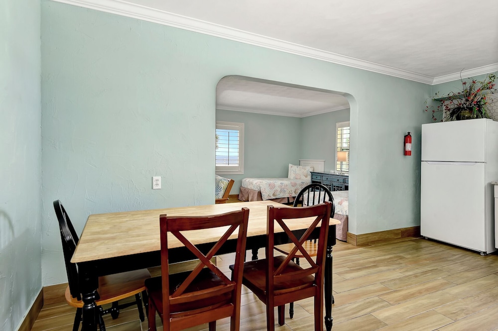 Shoreline Suites & Cabana Cottages - photo 65