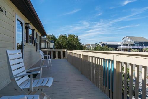 Pelican Palace by Oak Island Accommodations - photo 2