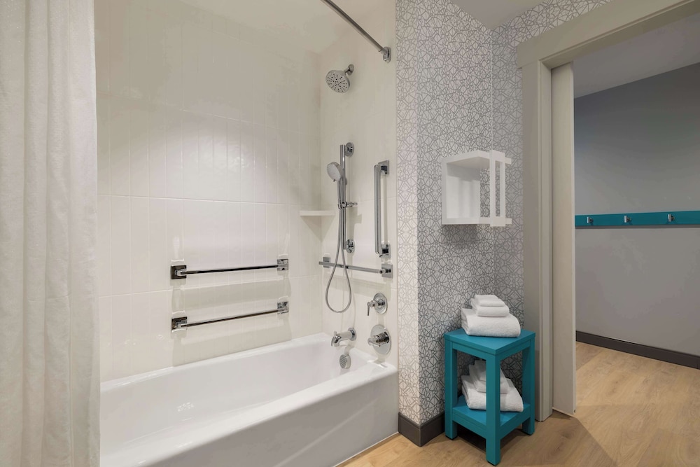 Hampton Inn & Suites by Hilton Maui North Shore - photo 34