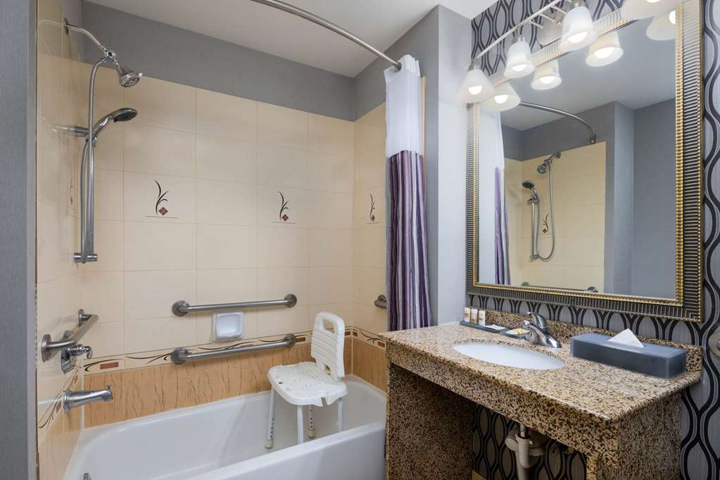 La Quinta Inn & Suites by Wyndham Savannah Airport Pooler - photo 18