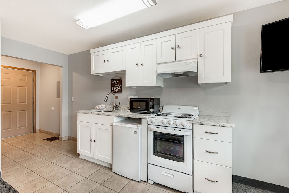 Bend Riverside Inn & Suites - photo 182
