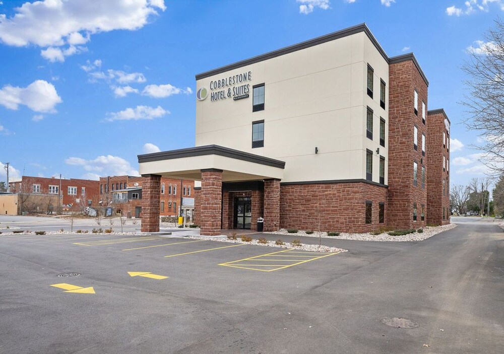 Cobblestone Hotel & Suites Mosinee - photo 105