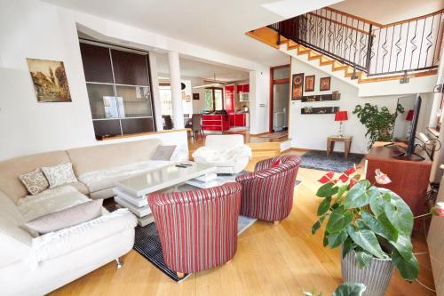 Villa Center Sarajevo Free Parking — 4-Star Luxury Hotel in Sarajevo, Bosnia and Herzegovina