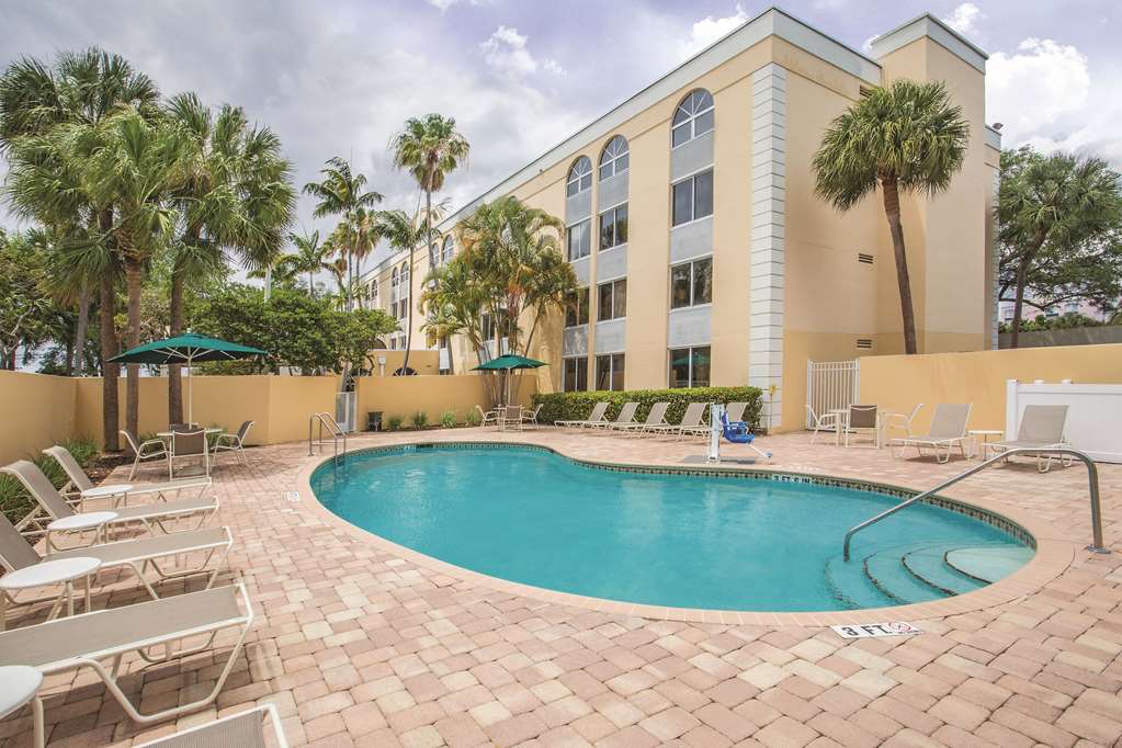 La Quinta Inn & Suites by Wyndham Fort Lauderdale Tamarac - photo 9
