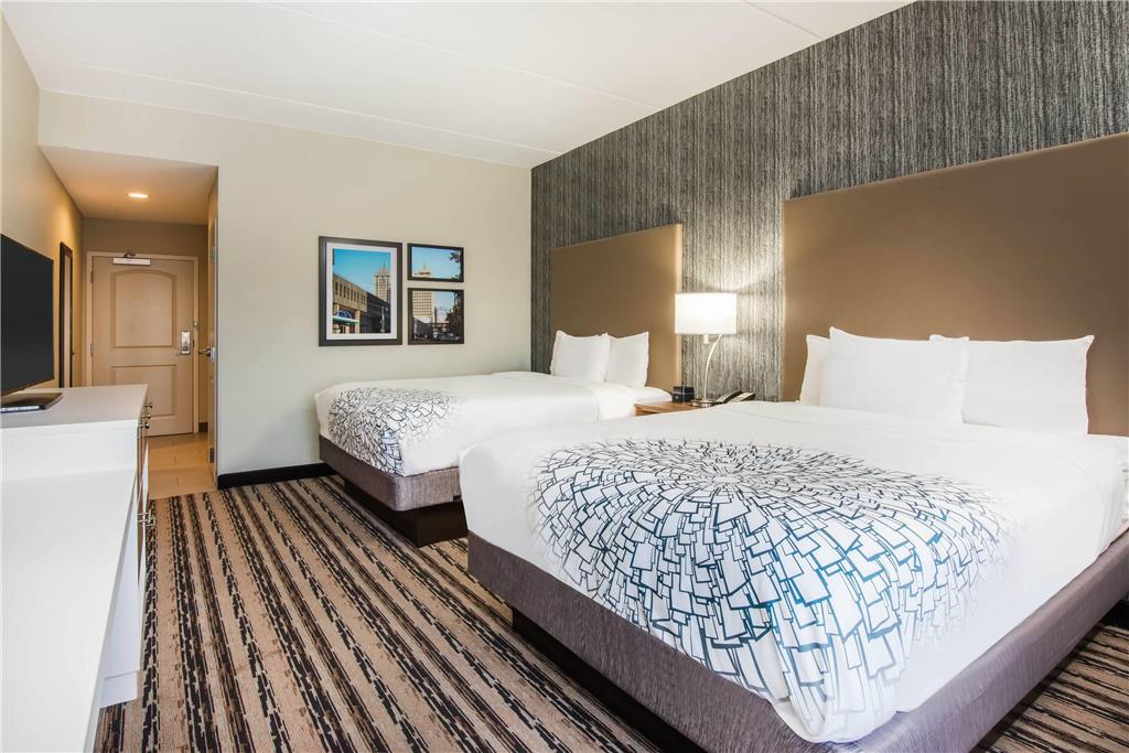 La Quinta Inn & Suites by Wyndham Buffalo Amherst - photo 19