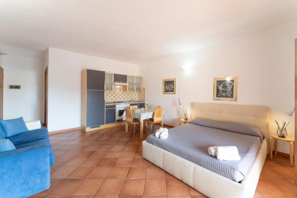 Relaxing Cristal Blu Studio Sleeps 3 Num1486 — 4-Star Luxury Hotel in Santa Teresa Gallura, Italy