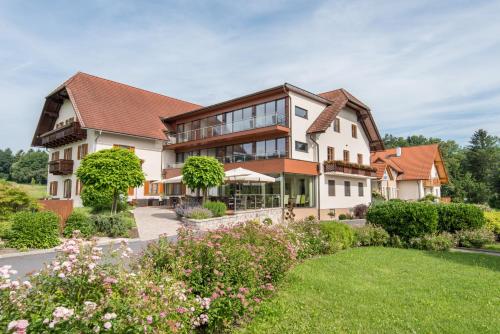 Hotel Restaurant Gruber — hotel in Poellauberg