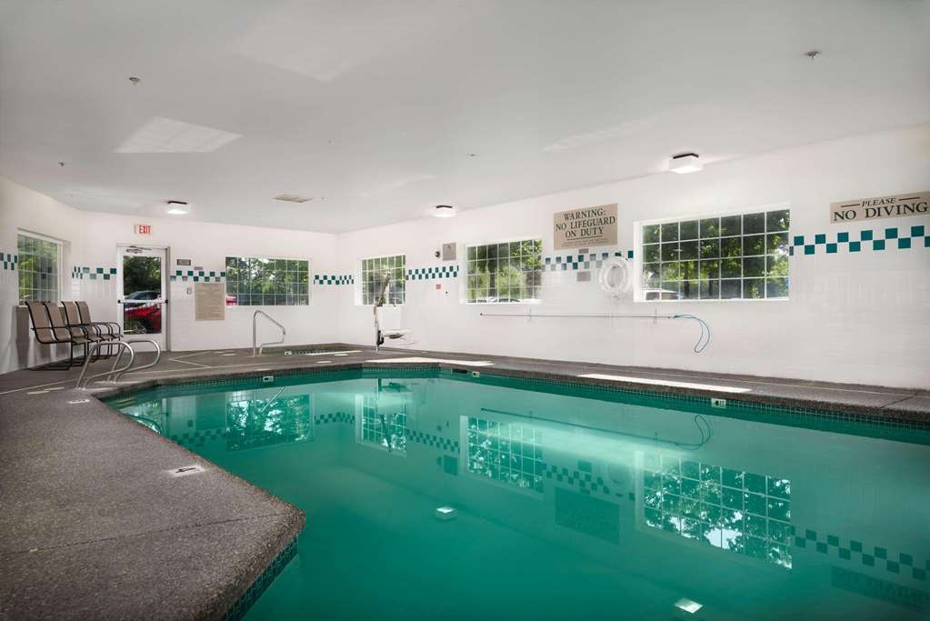 Country Inn & Suites by Radisson Portland International Airport OR - photo 9