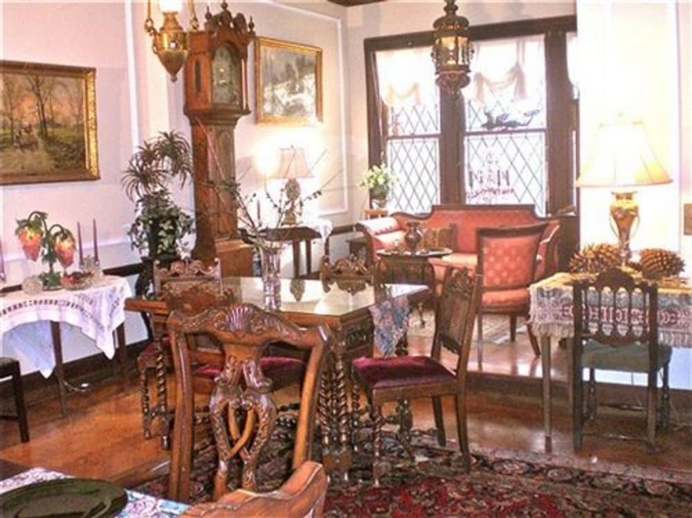 Whistler's Inn Bed & Breakfast - photo 35