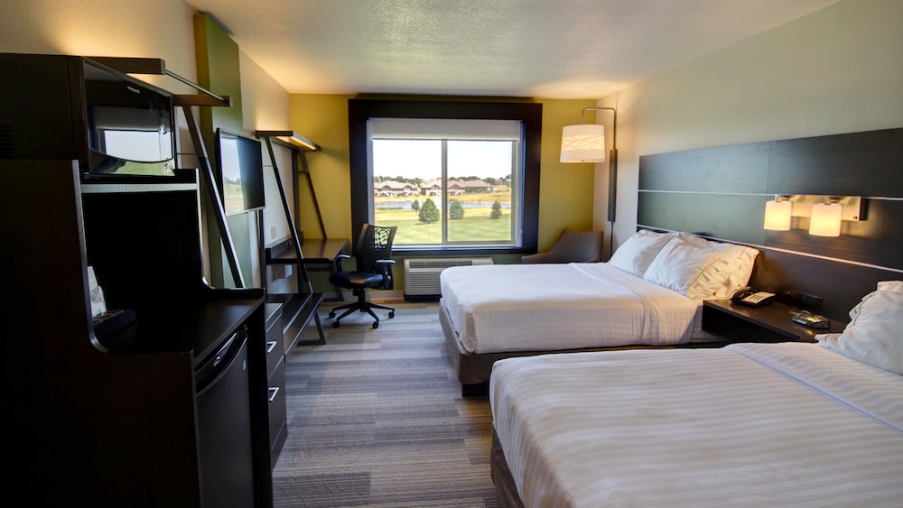 Holiday Inn Express & Suites Sioux Center by IHG - photo 13