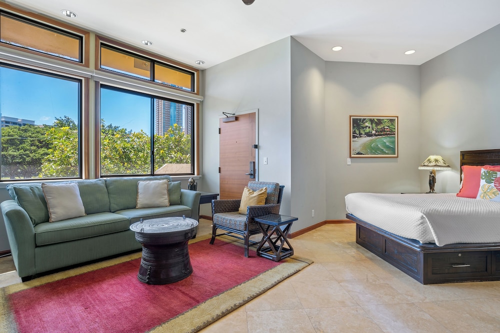 Luana Waikiki Hotel & Suites - photo 86