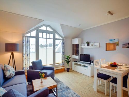 Dünenpark Binz Komfortplus Ferienwohnung mit 1 Schlafzimmer und Balkon im Dachgeschoss 126 — 4-Star Luxury Hotel in Ostseebad Binz, Germany
