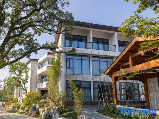 Wunuzhou Resort Wanjuan Hotel — 4-Star Luxury Hotel in Shangrao, People's Republic of China