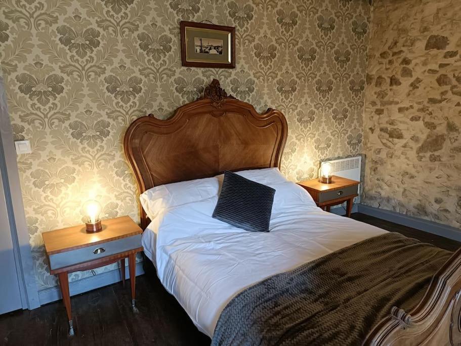 Chateau Une a Beautiful Historic Medieval Holiday Rental. — 4-Star Luxury Hotel in Confolens, France