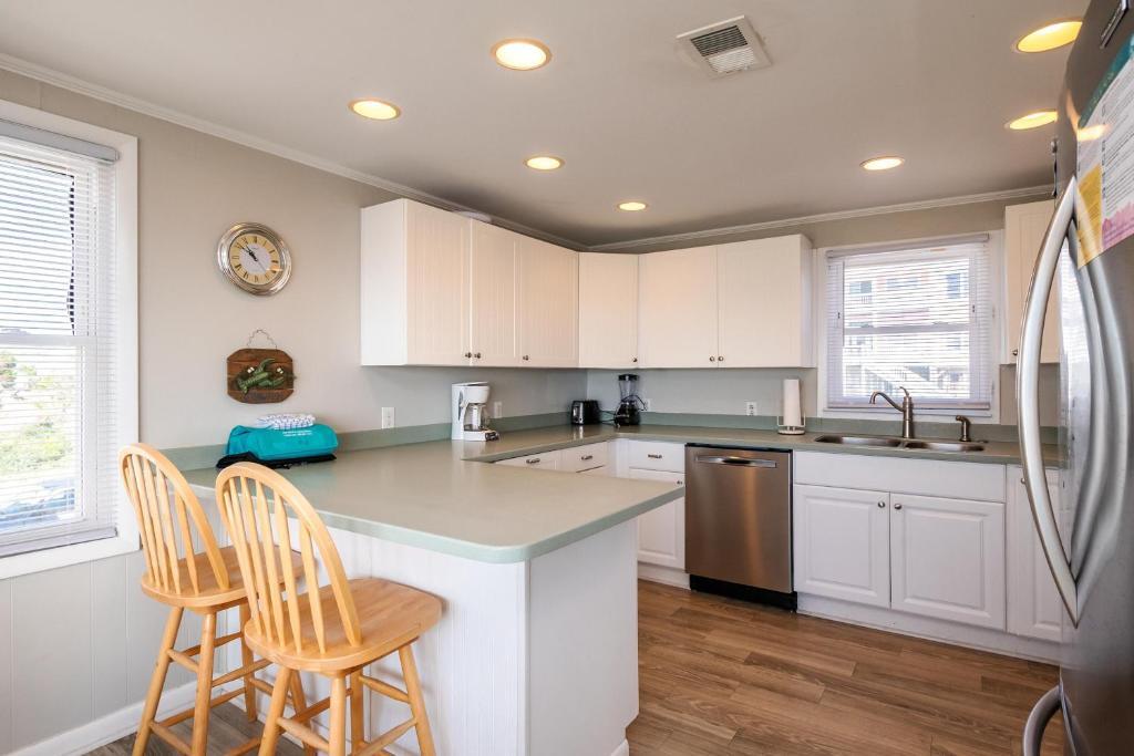 Daze At Sea by Oak Island Accommodations - photo 10