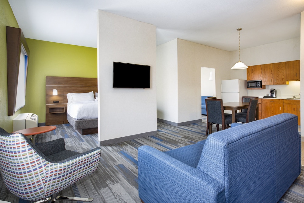 Holiday Inn Express Kansas City at the Legends by IHG - photo 7