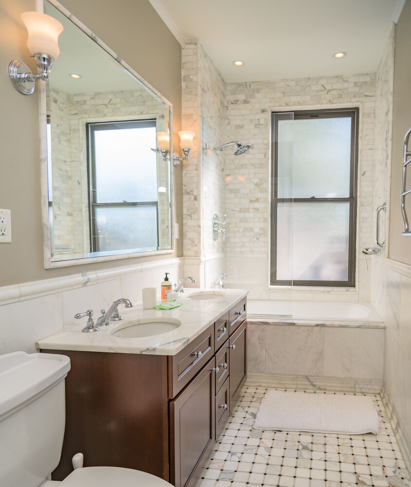 Deedee's Brownstone Van Vorst Park - photo 38