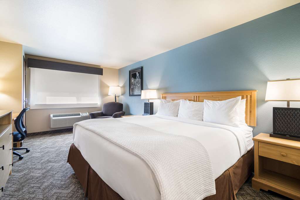 Best Western Golden Spike Inn & Suites - photo 18
