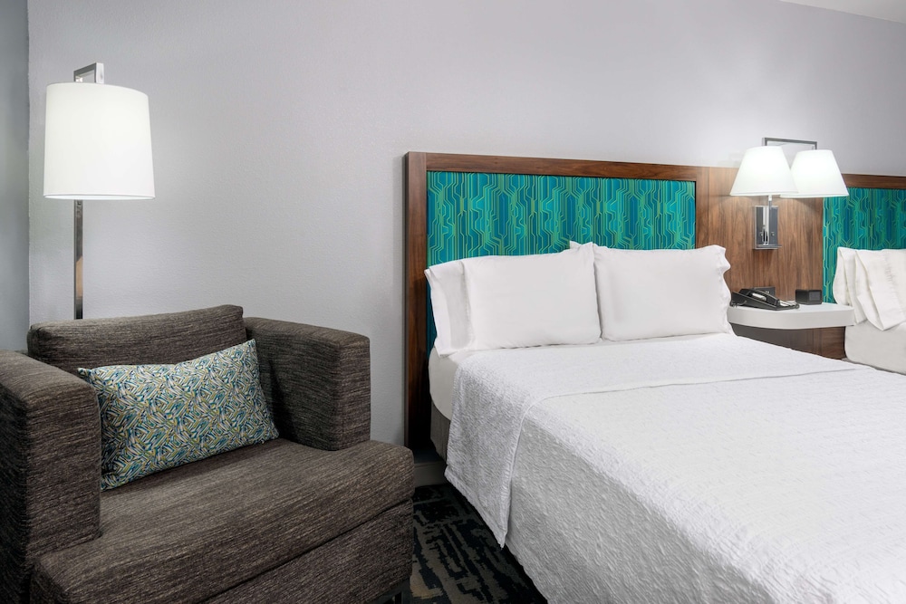 Hampton Inn Salisbury - photo 11