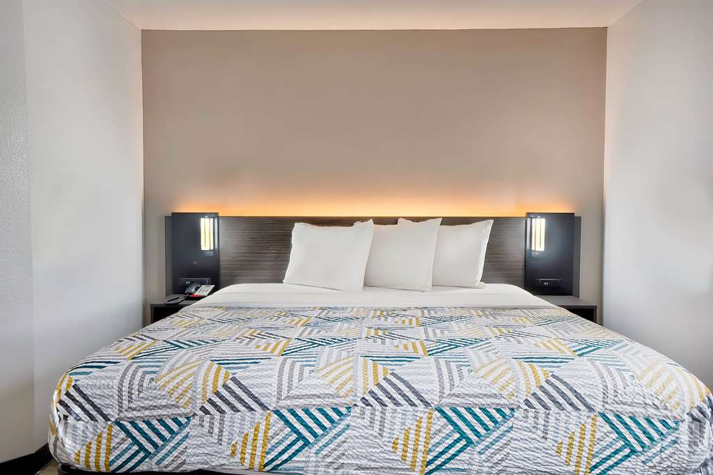 Motel 6 Benbrook TX Fort Worth - photo 12