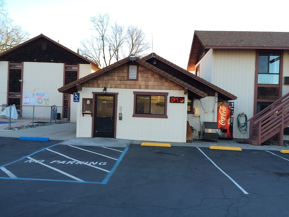 Jamestown Railtown Motel - photo 19
