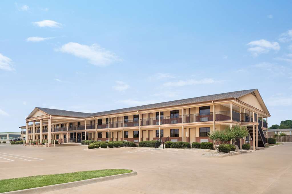 Days Inn by Wyndham Paris - photo 3