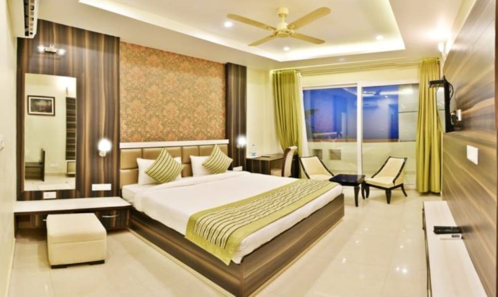 Hotel Opulence in Pathankot, India