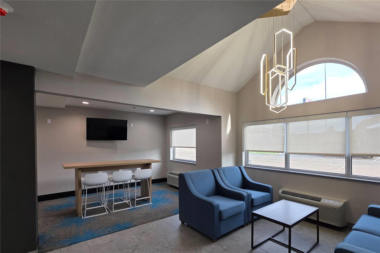 Days Inn & Suites by Wyndham Brandon Amphitheater - photo 6