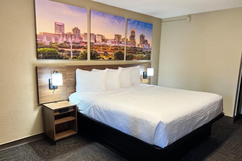 Days Inn by Wyndham Monroe NC - carbon neutral hotel in Monroe