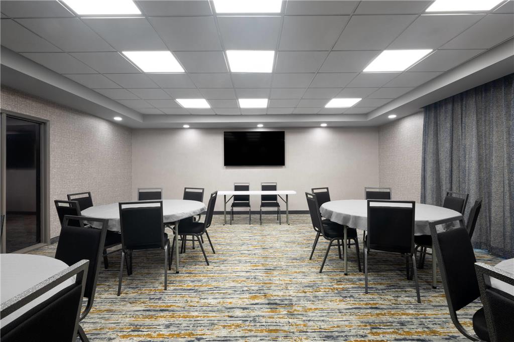 La Quinta Inn & Suites by Wyndham Raleigh Cary - photo 29