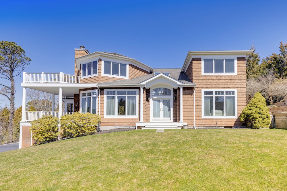 Hamptons Home Near Beaches W Pool And Water Views 19741839 — Southampton