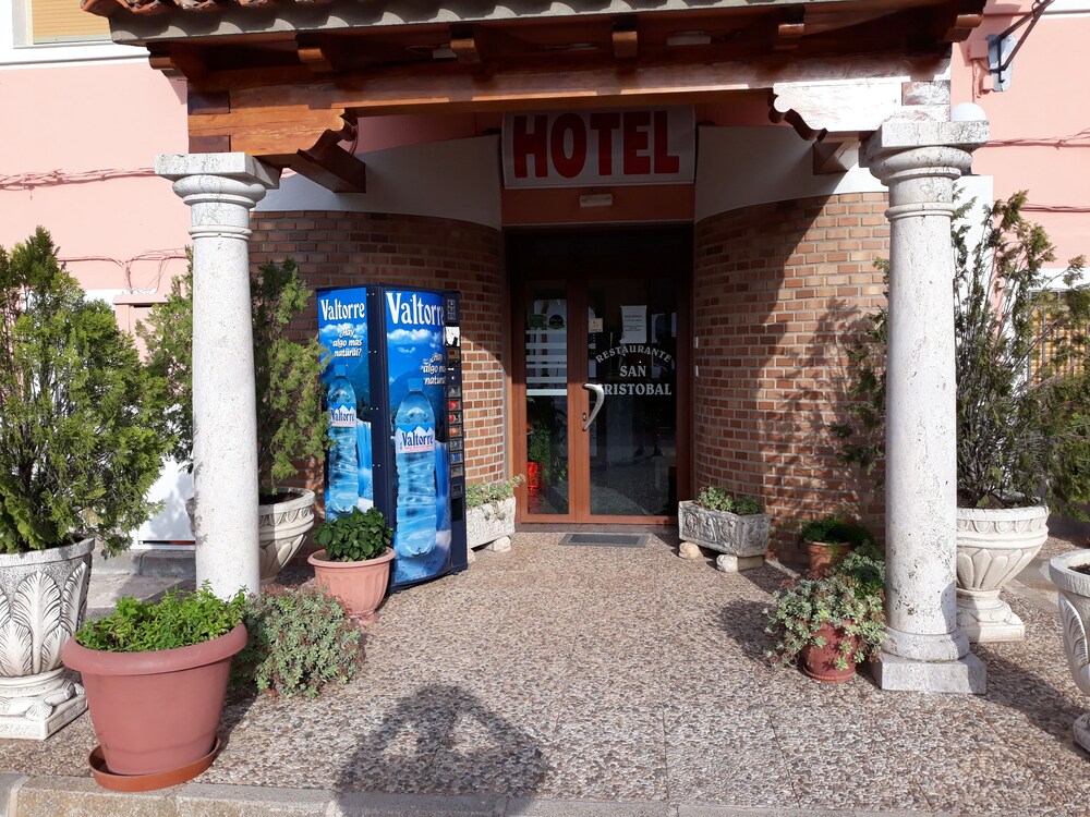 Hotel San Cristobal in Villahermosa, Spain