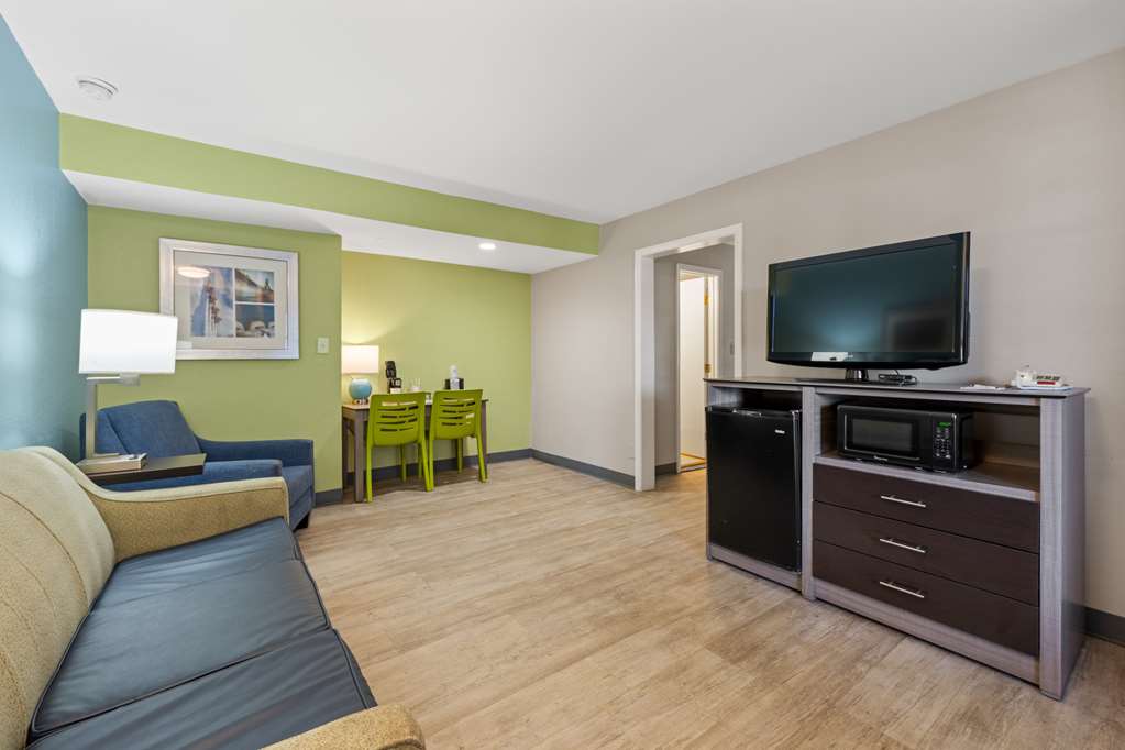 Best Western Plus Holiday Sands Inn & Suites - photo 21
