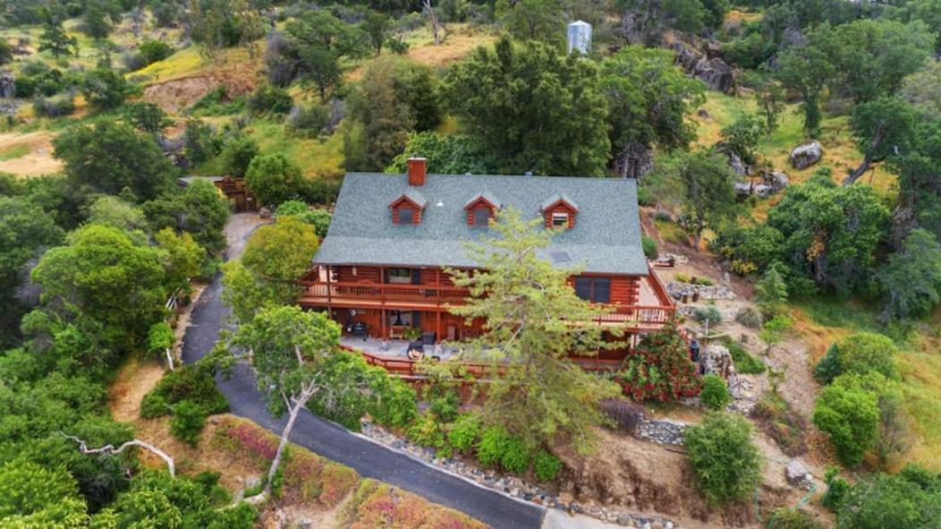 Sequoia Lookout Lodge — 4-Star Luxury Hotel in Three Rivers, United States