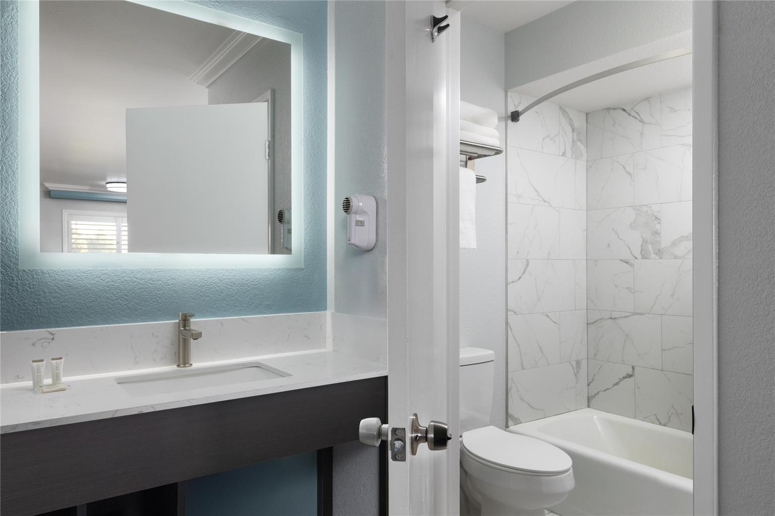 Red Lion Inn & Suites Lemoore - photo 19