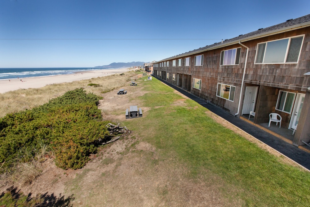 Silver Sands Motel - photo 35