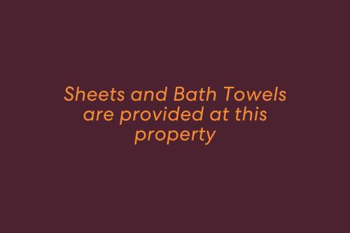 Tomaree Cottage 12 Tomaree Road 200 mtrs to Beach Pet Friendly linen WiFi & aircon — 4-Star Luxury Hotel in Shoal Bay, Australia